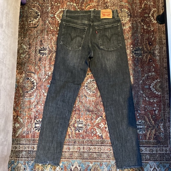 Levi’s Wedgie Skinny. High Rise. Size 26. Charcoal Distressed Grey. Stretch. - Picture 5 of 11